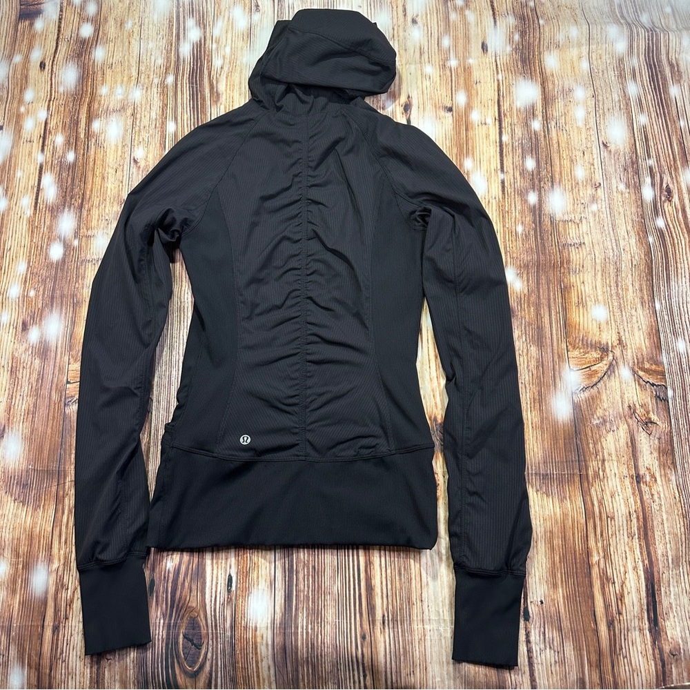 LULULEMON REVERSIBLE IN FLUX BLACK
WOMEN'S JACKET SIZE 4